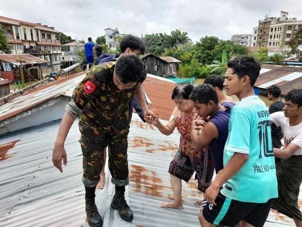 ရေကြီးရေလျှံဖြစ်ပေါ်မှုကြောင့်တပ်မတော်နှင့်ပူးပေါင်းအဖွဲ့များမှကူညီကယ်ဆယ်ရေးလုပ်ငန်းများဆောင်ရွက်ပေး