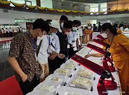 မြန်မာ့ကျောက်မျက်ရတနာပြပွဲ စတုတ္ထနေ့ ကျောက်မျက်အတွဲပေါင်း (၅၅)တွဲ ရောင်းချရ