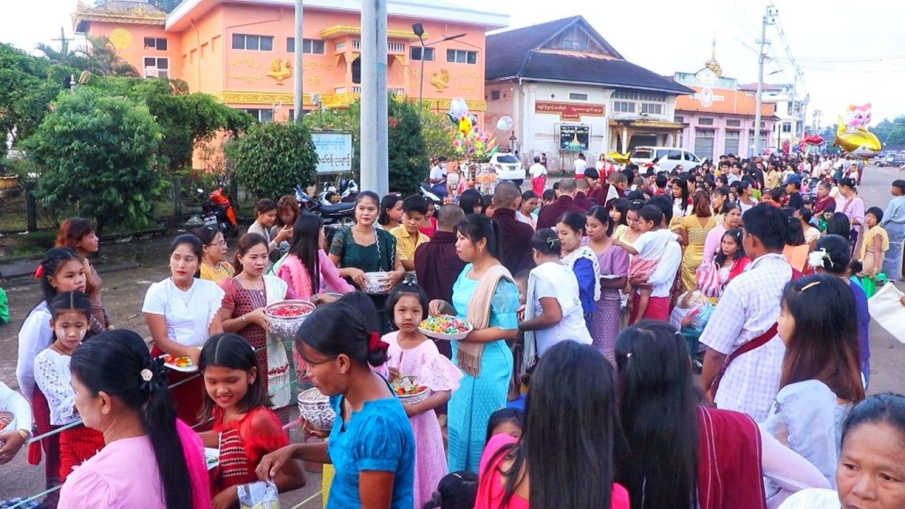 ကမာဝက်မြို့တွင် (၁၂၂) ကြိမ်မြောက် မြို့လုံးကျွတ် ဆွမ်းကြီးလောင်းလှူပွဲ ကျင်းပ