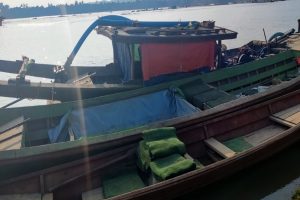 ဗန်းမော်မြို့နယ် တရားမဝင်ရွှေတူးဖော်လျက်ရှိသည့် စက်လှေများ သိမ်းဆည်းရမိ