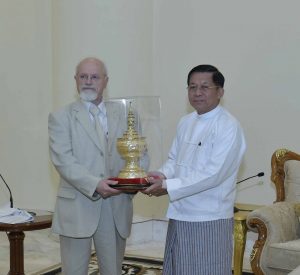 ဗိုလ်ချုပ်မှူးကြီး မင်းအောင်လှိုင် ထံ ရုရှား-မြန်မာ   ကိုယ်စားလှယ်အဖွဲ့က ဂါရဝပြုတွေ့ဆုံ