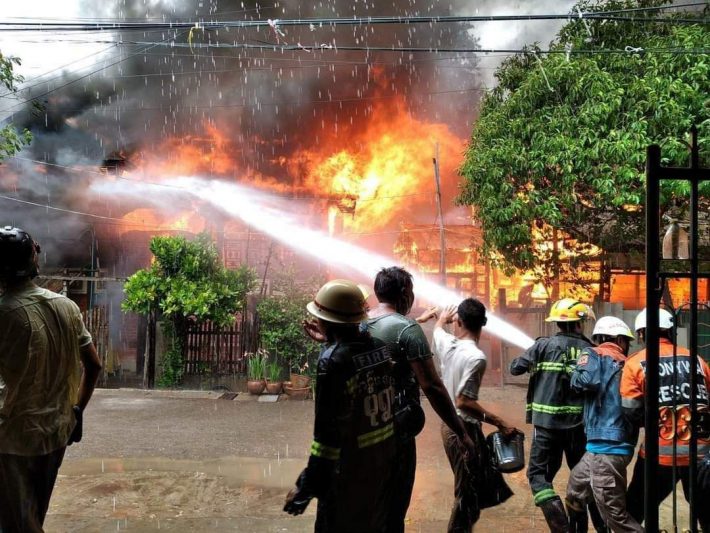 အင်ဗာတာ အပူလွန်ကဲရာမှ ဖြစ်ပွားခဲ့တဲ့ မုံရွာမီးလောင်မှုအတွင်း နေအိမ် (၉) လုံး ပျက်စီး