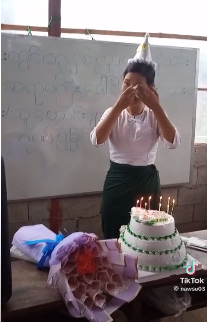ကျောင်းသားဟောင်းတွေက ပြုလုပ်ပေးတဲ့ ဆရာမကြီးရဲ့ မွေးနေ့