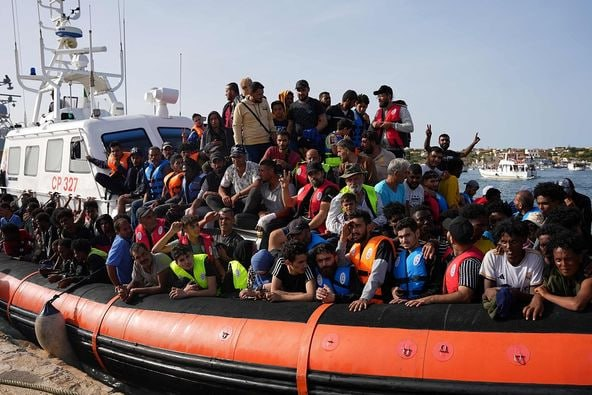 အီတလီနိုင်ငံ Lampedusa ကျွန်းသို့ ရွှေ့ပြောင်းနေထိုင်သူ အများအပြားဝင်ရောက်လာ