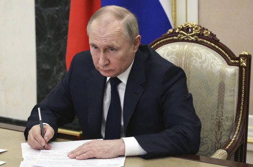 ရုရှားနိုင်ငံသား တစ်သိန်းခွဲကို စစ်မှုထမ်းခေါ်ယူမည့် အမိန့်တစ်ရပ် ပူတင်လက်မှတ်ရေးထိုး