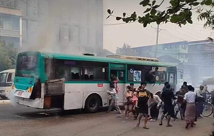 အင်းစိန်မြို့နယ်တွင် YBS (၆၁) ယာဉ်တစ်စီး မီးလောင်