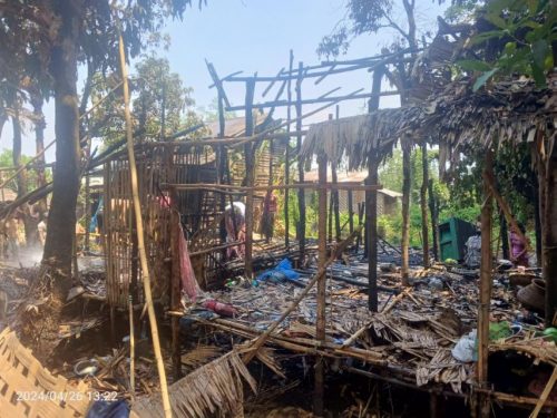 မြောင်းမြမြို့တွင် ခြင်ဆေးခွေ ထွန်းထားရာမှ မီးလောင်